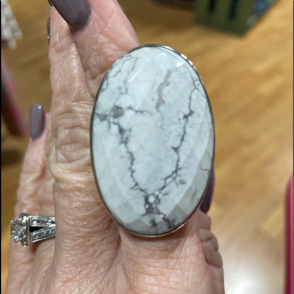 Howlite ring - Picture 1 of 3